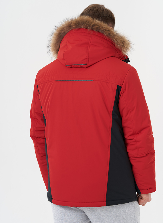 Яркая куртка с капюшоном из меха енота