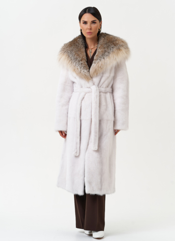 Женская шуба из меха норки с капюшоном из меха рыси