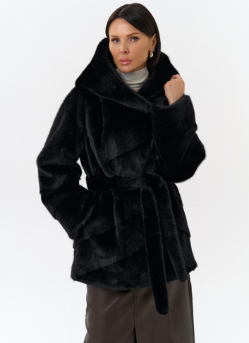 Женская шуба из эко меха с капюшоном Женская шуба из эко меха с капюшоном