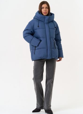 Женский пуховик синего цвета с капюшоном