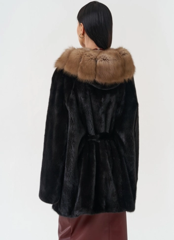 Норковая шуба с капюшоном из меха куницы фото