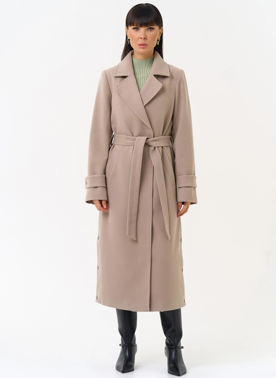 Женское пальто с английским воротником