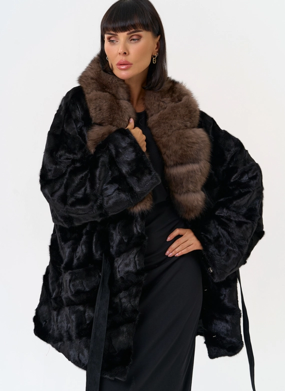 Женская шуба из меха норки  воротником из меха песца