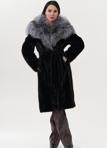Норковая шуба черного цвета с капюшоном из чернобурки