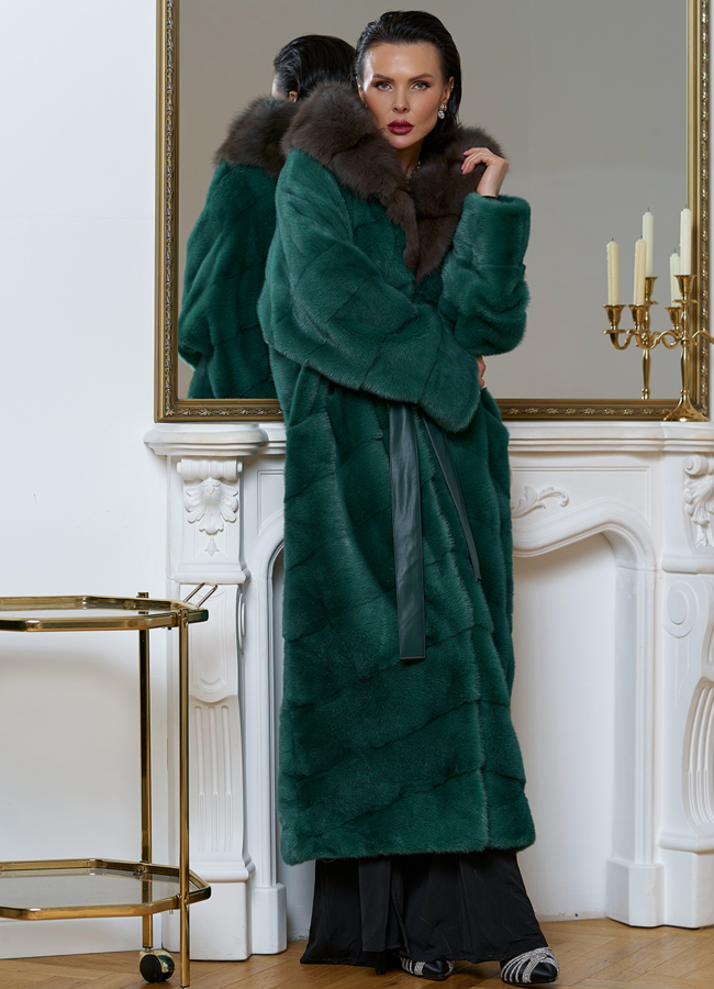 Норковая шуба с капюшоном из меха куницы модель № 29253 меха малина