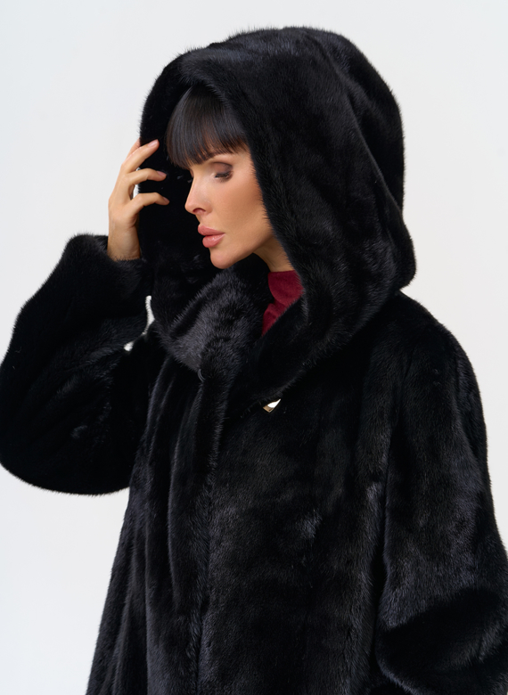 Женская шуба из скандинавской норки с капюшоном