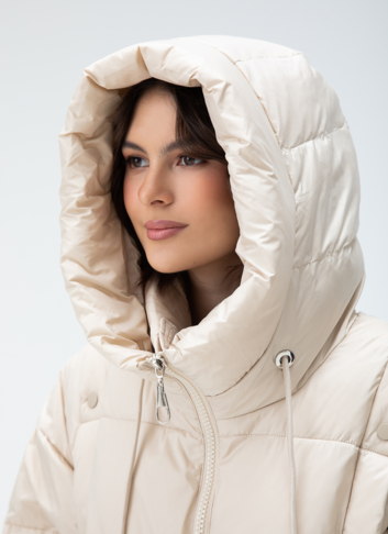 Женский пуховик с капюшоном 
