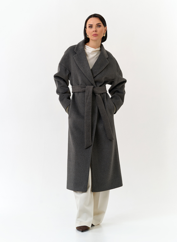 Женское пальто с английским воротником