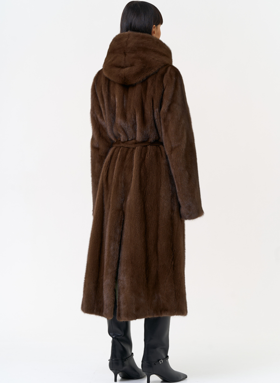 Женская шуба из меха норки с капюшоном 