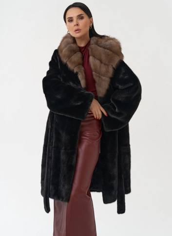 Норковая шуба с капюшоном из меха куницы