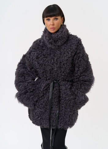 Женская двухсторонняя дубленка с декоративным поясом