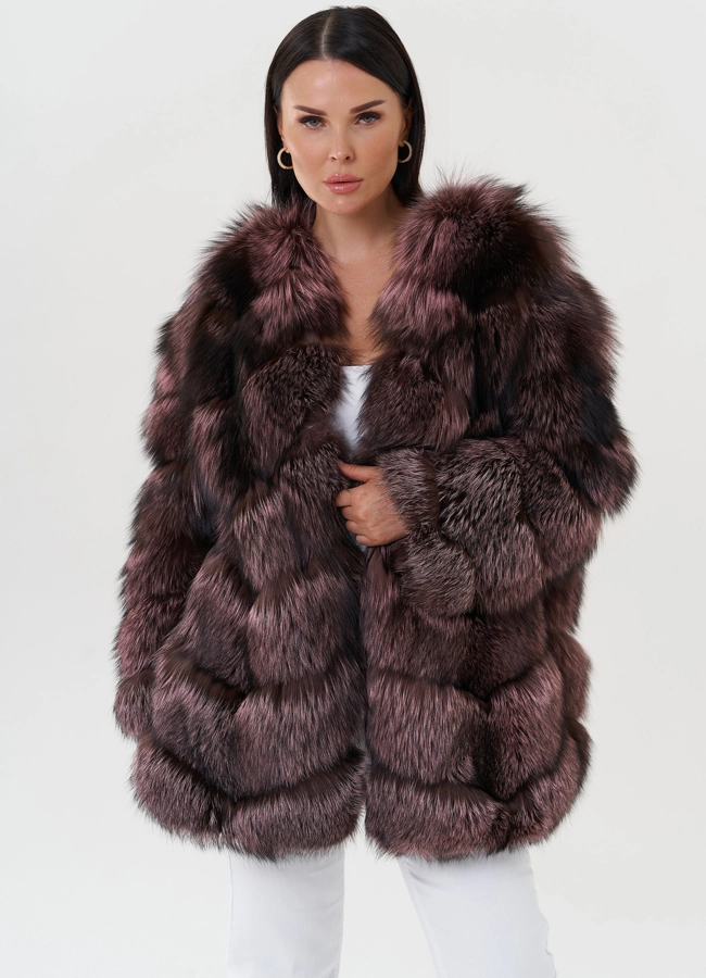 Женская шуба из меха чернобурки розового цвета модель № 27617 в рассрочку
