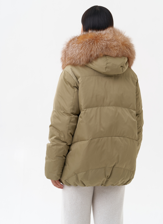 Пуховик с капюшоном из меха лисы
