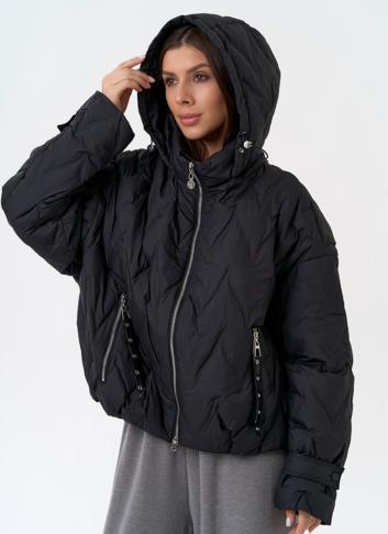 Женская куртка с капюшоном в черном цвете Женская куртка с капюшоном в черном цвете
