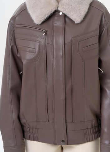 Женская утепленная куртка из эко кожи в бежевом цвете