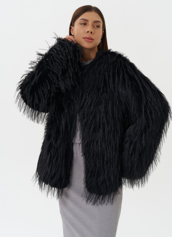 Женская шуба под эко страуса черного цвета