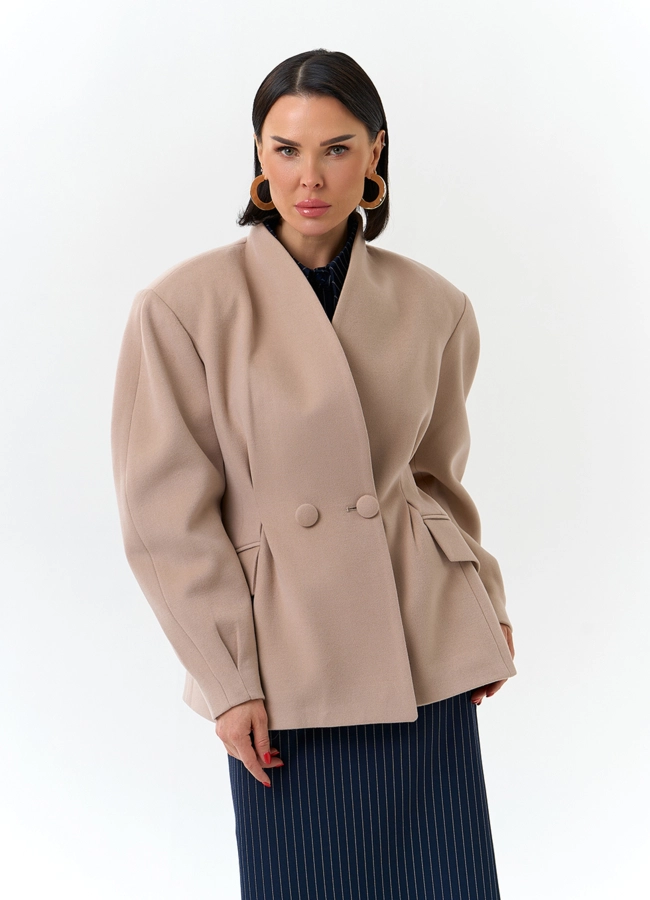 Женское укороченное пальто с акцентными рукавами модель № 32779 меха малина