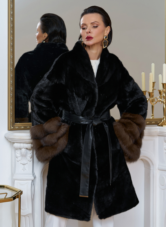 Норковая шуба с манжетами из меха куницы